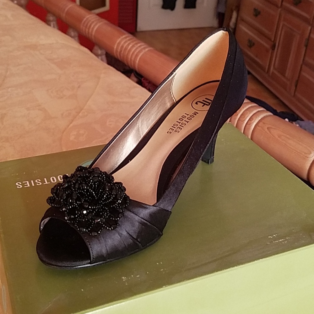 Shoes - Picture 2 of 4